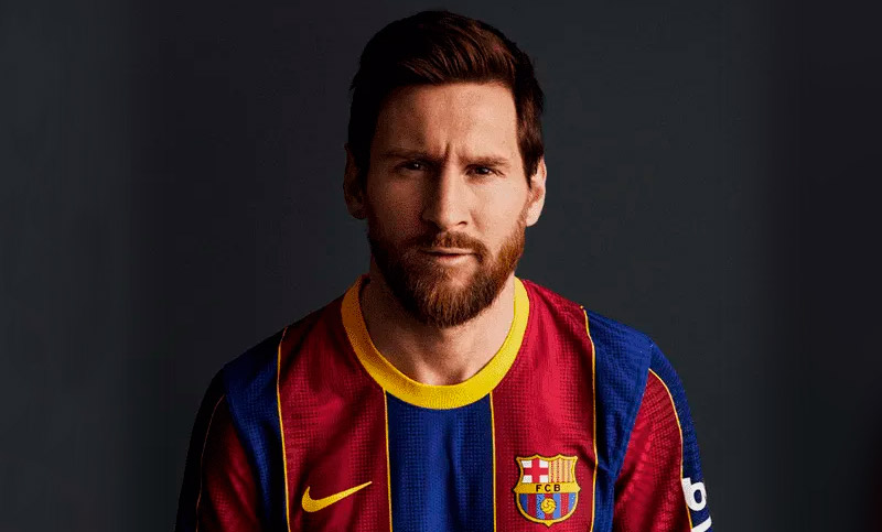 Messi presentó la nueva camiseta del Barcelona para la próxima temporada
