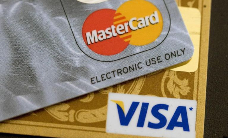 Tarjetas de crédito ofrecen una alternativa para no tener que utilizar el plástico