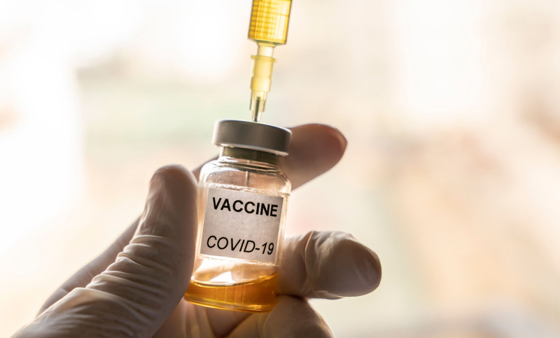 Rusia dice que aprobará pronto una vacuna y lo anuncia como una victoria sobre EEUU