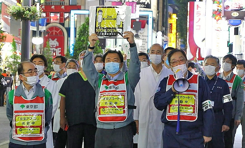 Más de 1.200 nuevos contagios de coronavirus con epicentro en Tokio mantienen la alerta en Japón