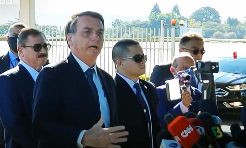 Bolsonaro le dijo a un periodista que tenía ganas de llenarle «la boca de trompadas»