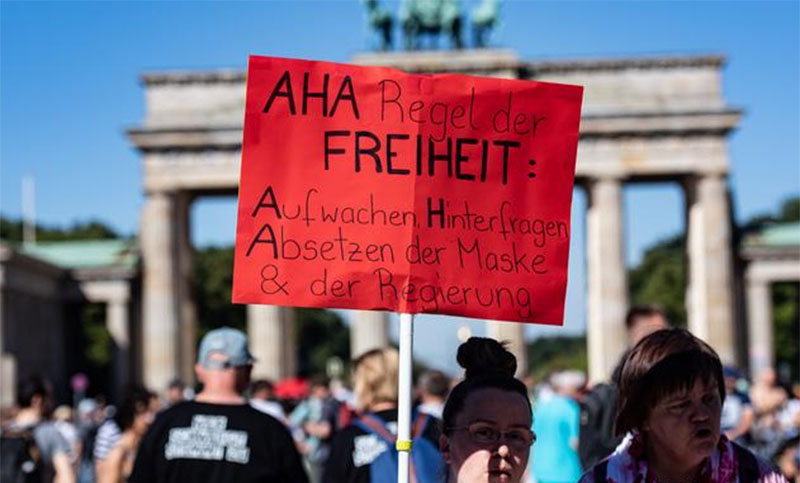 Berlín registra protesta contra restricciones por el virus
