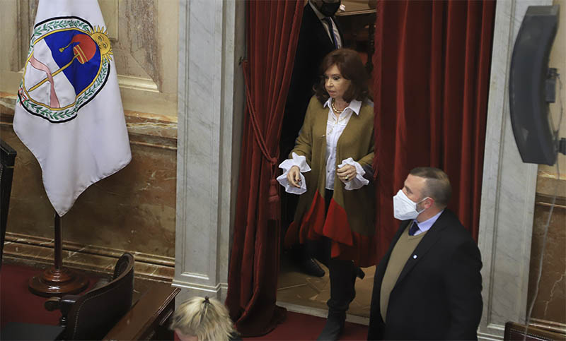 Cristina Kirchner pidió retirar vallas que rodean al Congreso por protesta