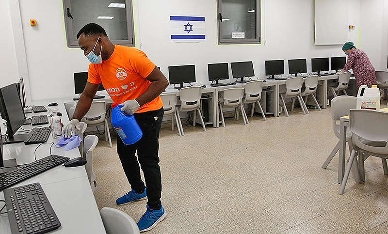 Nuevo récord de casos de coronavirus en Israel tras idas y vueltas por los toques de queda