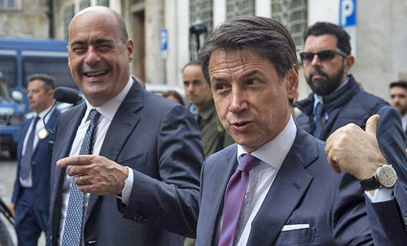 Conte suma más apoyos internos a la reducción de los miembros del Parlamento italiano