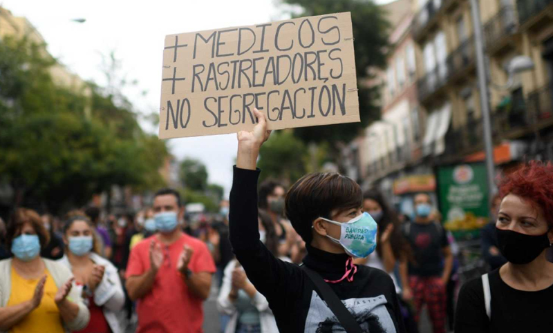 Miles de madrileños protestaron contra las nuevas restricciones por el coronavirus