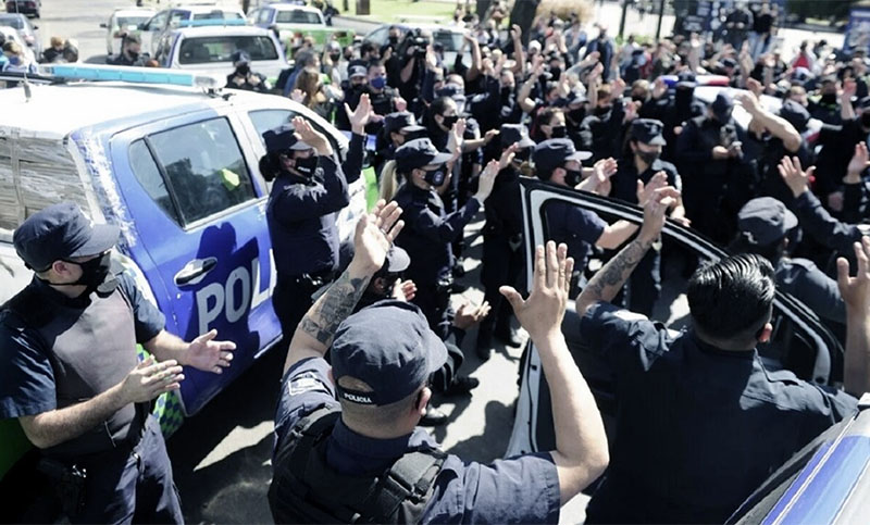 Continúa la protesta policías de la Bonaerense y otras dependencias pese al anuncio de aumentos
