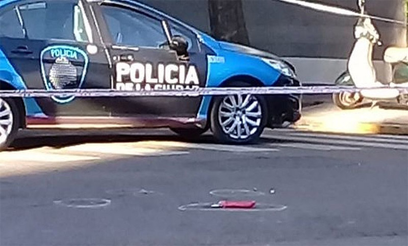 Palermo: un policía fue apuñalado y el agresor herido y detenido