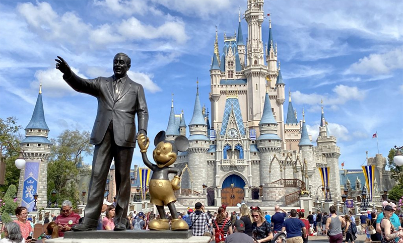 Disney anunció que despedirá a 28.000 empleados por el impacto de la pandemia
