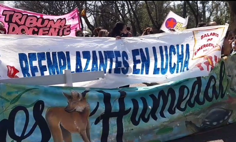 Ambientalistas  y docentes reemplazantes manifestaron frente al Hipódromo