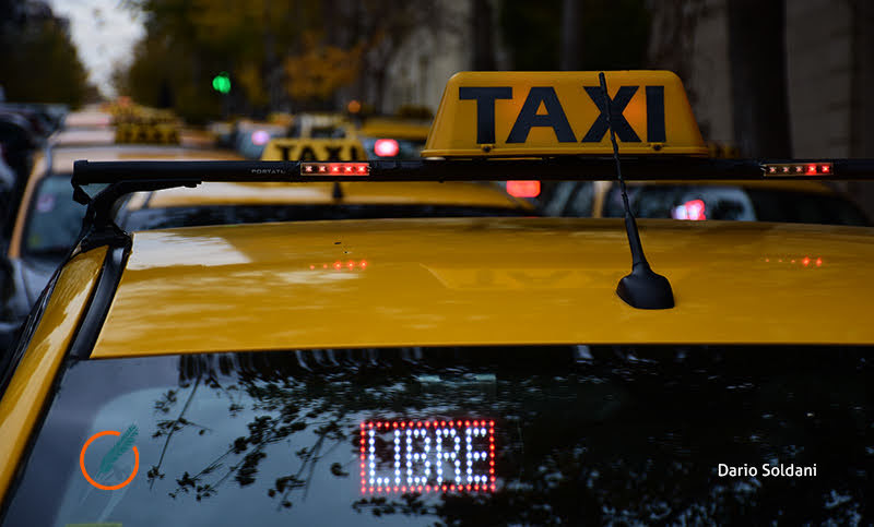Los taxistas rosarinos sufren las nuevas restricciones provinciales, ¿qué opinaron?