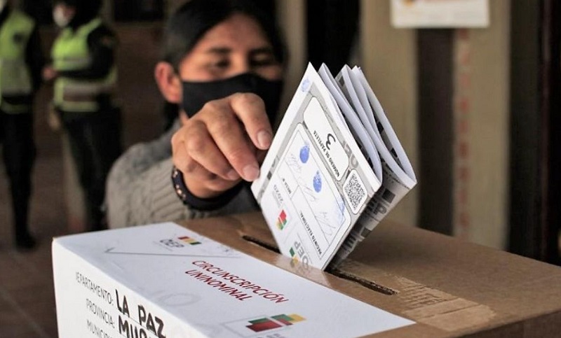 Comenzaron las elecciones en Bolivia, en un clima marcado por la polarización política