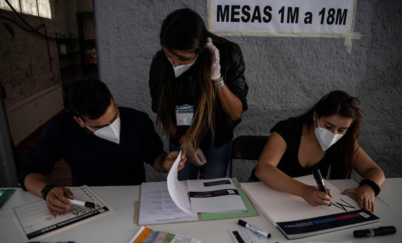 Los chilenos votaron masivamente en favor de la modificación de la Constitución de Pinochet