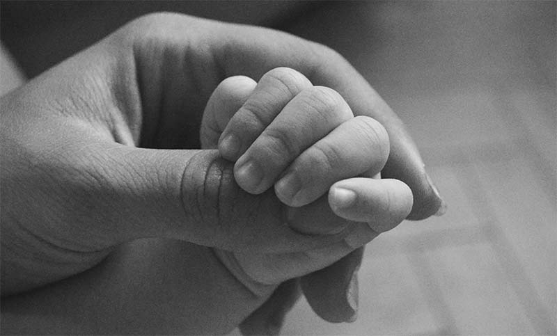 Pérez: murió una beba de 11 meses por coronavirus, la víctima más joven