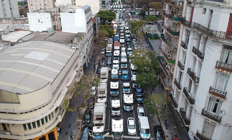 Miles de vehículos marcharon en la caravana del Día de la Lealtad por Obelisco y Avenida de Mayo
