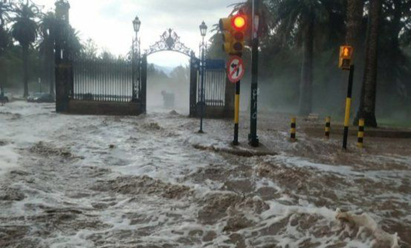 Mendoza: 120 viviendas anegadas y Las Heras en emergencia por las lluvias