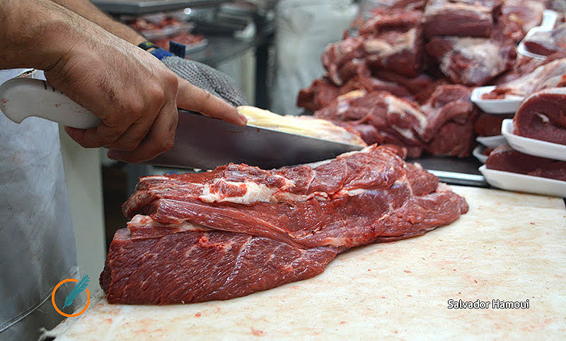 La carne aumentó un 55% y el consumo cayó al nivel más bajo en décadas