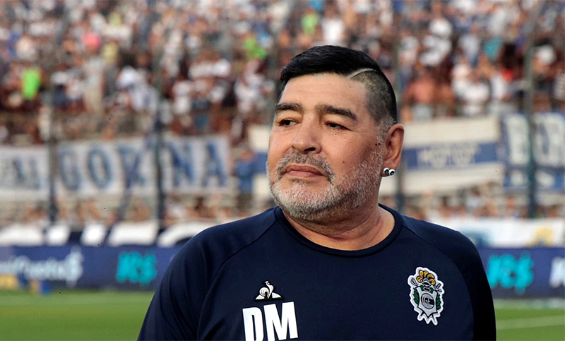 Maradona presenta un cuadro de abstinencia y seguirá internado
