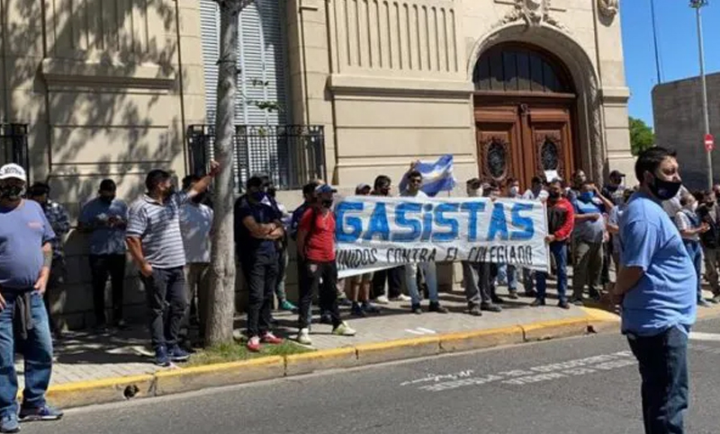 Gasistas se manifestaron contra el proyecto de ley para agruparlos en un Colegio