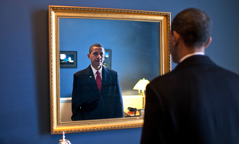 Barack Obama publica sus memorias y pone el liderazgo de una potencia en perspectiva humana