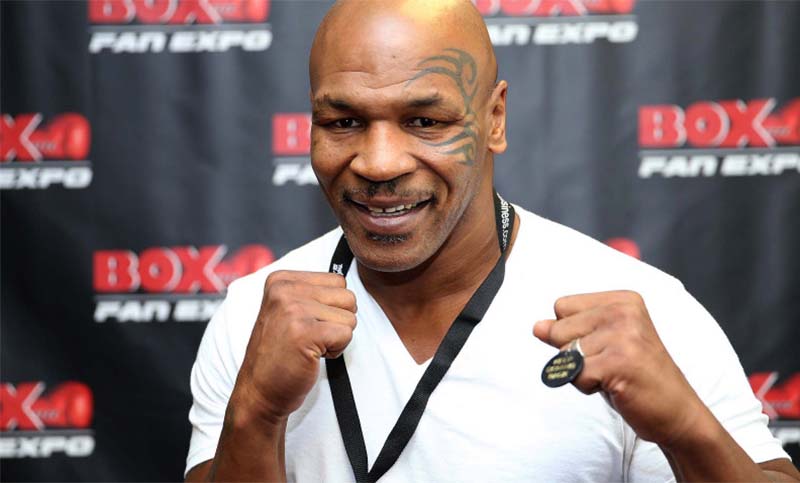 Mike Tyson se sube al ring con 54 años en una exhibición ante Jones