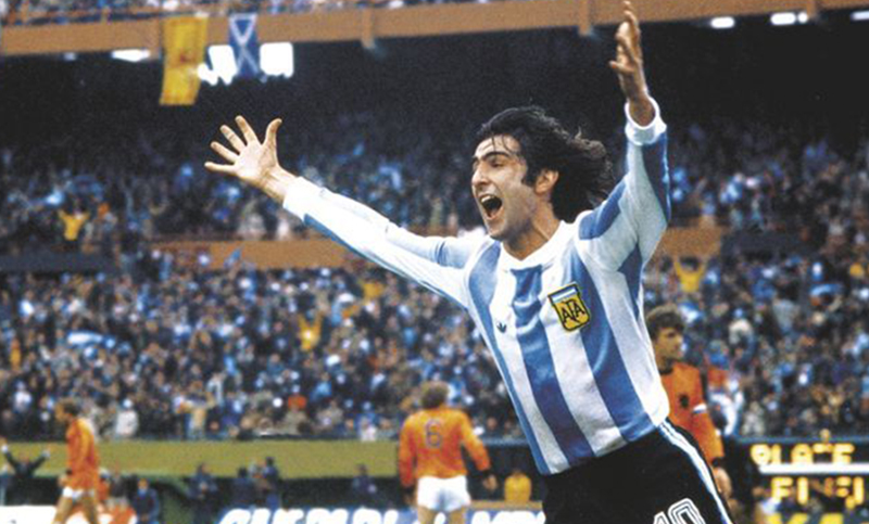 El Matador Kempes: un delantero formidable que dejó su huella en el fútbol argentino