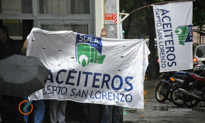 Aceiteros y recibidores de granos reanudan tareas en cerealeras y puertos del país