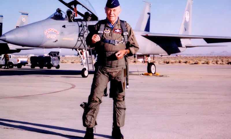 Murió el piloto Chuck Yeager, el primero en romper la barrera del sonido