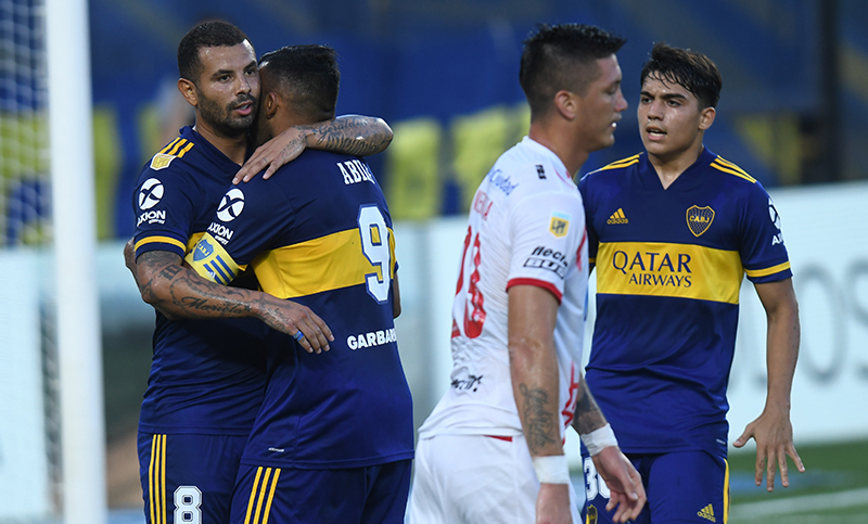 Boca venció a Huracán y quedó puntero en la zona Campeonato