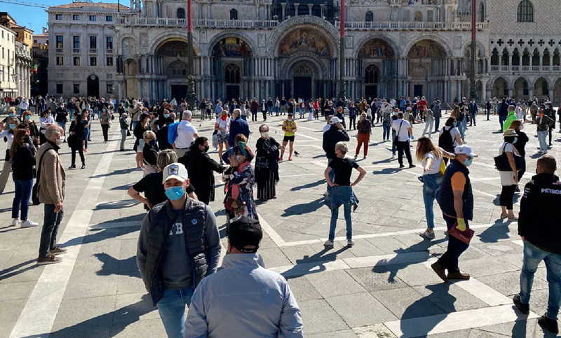 Italia: «descontrol» por las compras navideñas y posibles nuevas restricciones