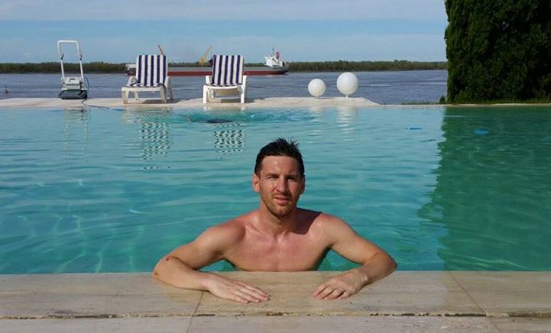 Messi alargó sus vacaciones en Rosario para recuperarse de una lesión en el tobillo