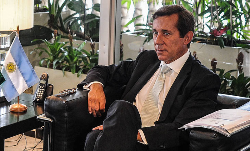 Oficializaron el desplazamiento del embajador argentino en China: asumirá Vaca Narvaja