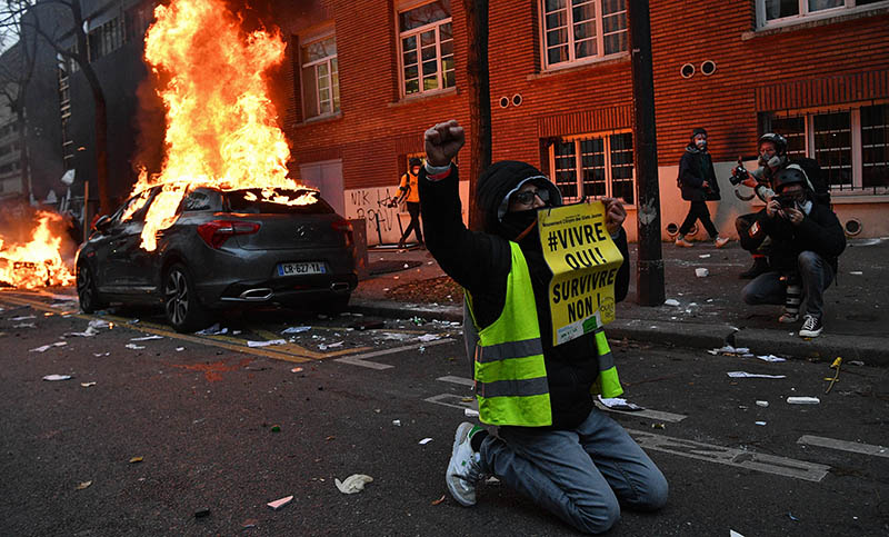 Otro tenso sábado de protestas en Francia contra polémica ley de seguridad