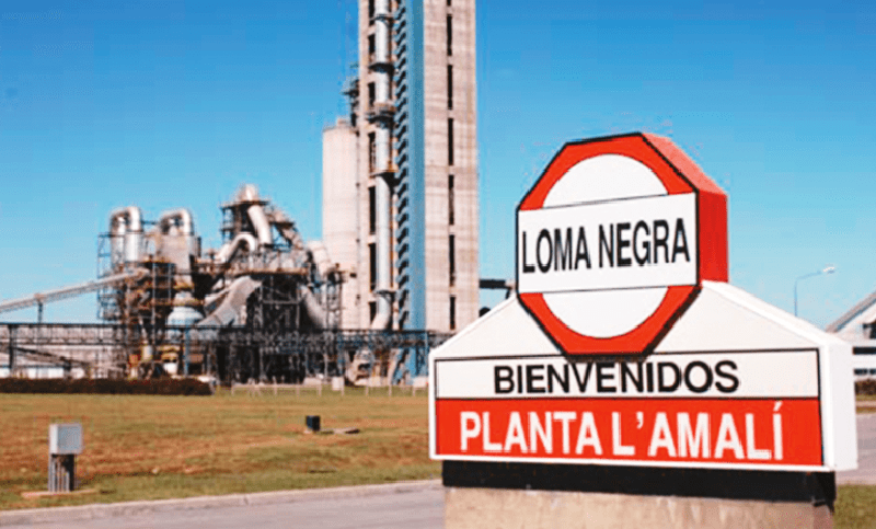 Un conflicto sindical obligó a Loma Negra a paralizar sus hornos y podría faltar cemento