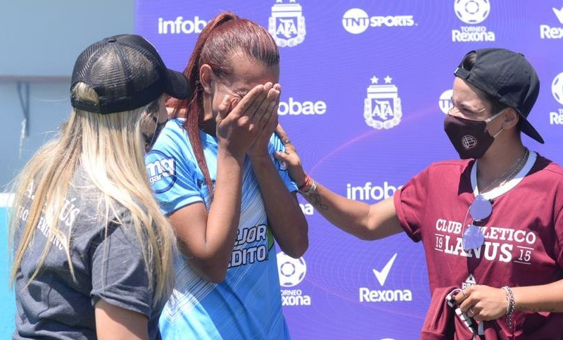 Mara Gómez, la primera jugadora trans del fútbol argentino, hizo su debut oficial
