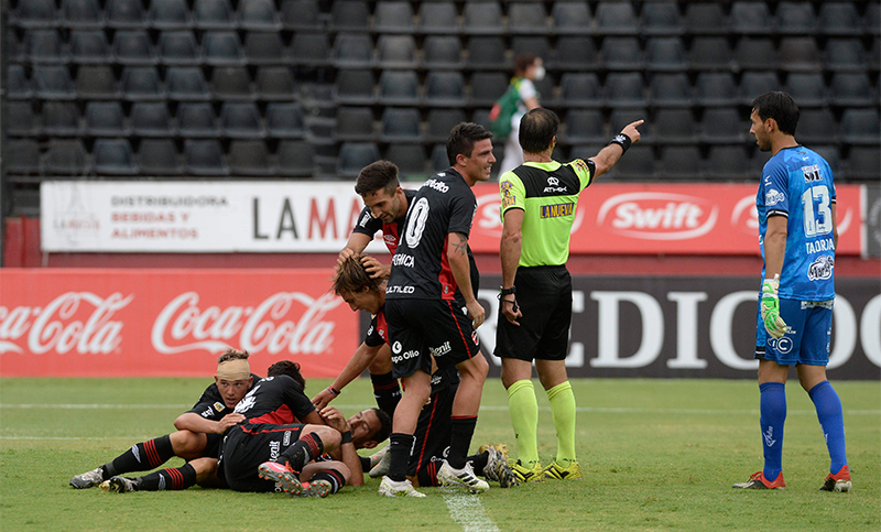 Newell’s se repuso a tiempo y superó por 3-1 a Central Córdoba en el Coloso