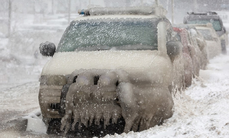 Rusia: lluvias heladas e intensos vientos cubrieron de nieve y hielo ciudades enteras