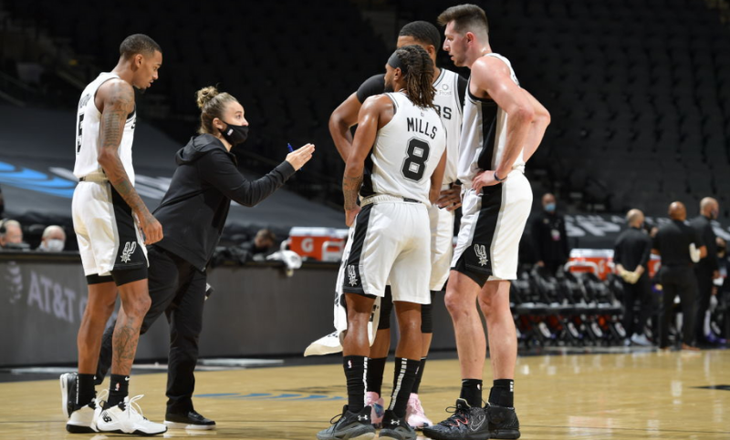 San Antonio Spurs tuvo a la primera mujer entrenadora en un partido de fase regular de la NBA