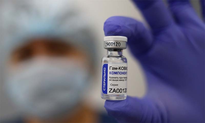 Rusia empezó a vacunar contra el coronavirus a los principales grupos de riesgo