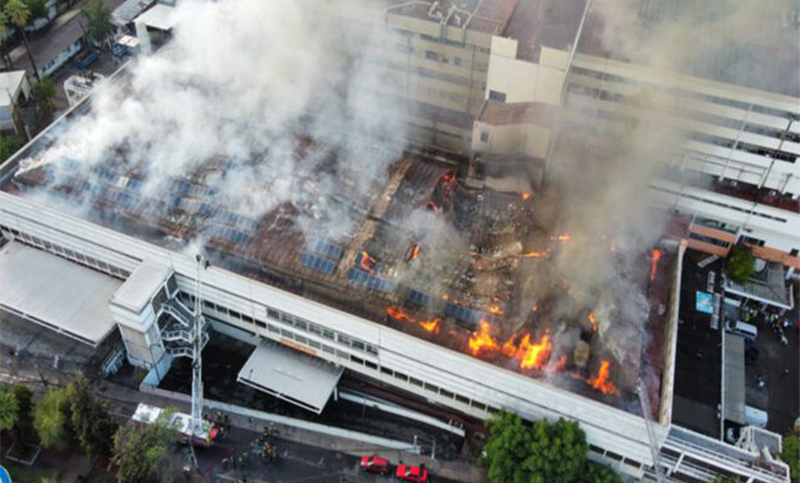 Se incendió un hospital en Santiago de Chile y tuvieron que evacuar a médicos y pacientes