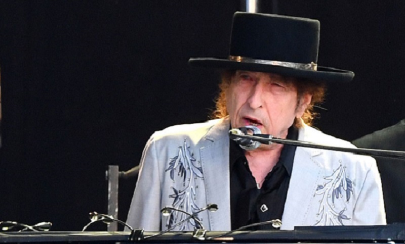 Demandaron a Bob Dylan por la venta de su catálogo a Universal
