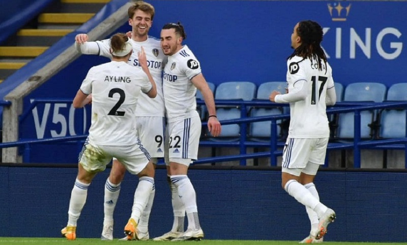 El Leeds sorprendió y dio vuelta el marcador, imponiéndose por 3 a 1 ante el Leicester