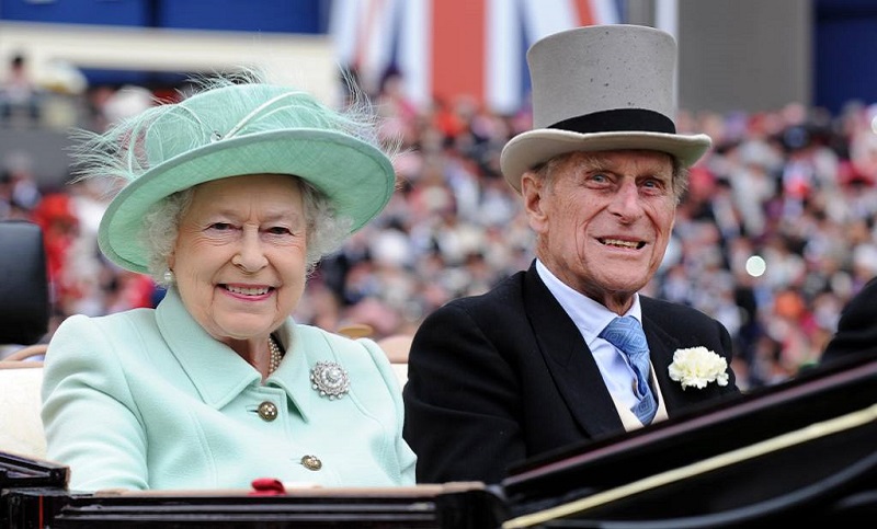 Reino Unido: la reina Isabel II y su esposo se vacunaron contra el coronavirus 