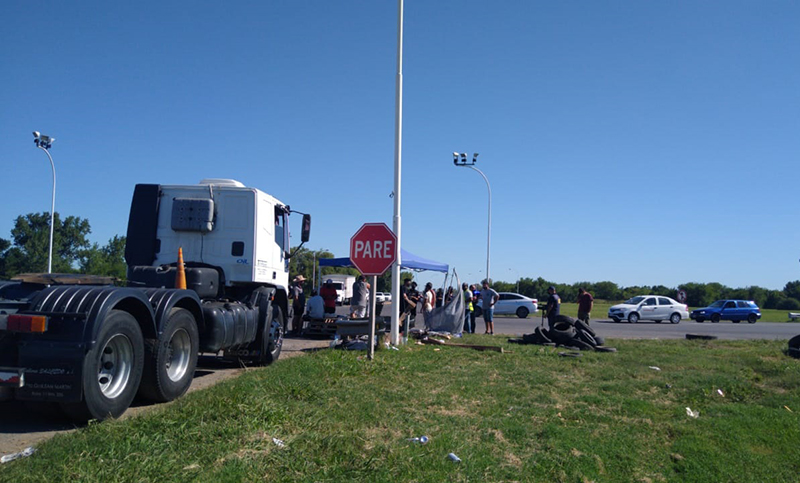 La Policía levantó el corte de camioneros en la ruta 18 y A012