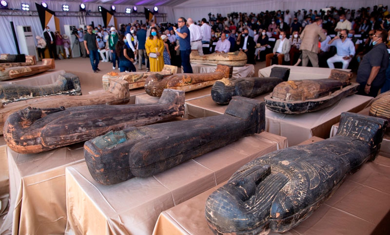 Egipto presentó cincuenta sarcófagos y nuevos «tesoros» de más de 3.000 años de antigüedad