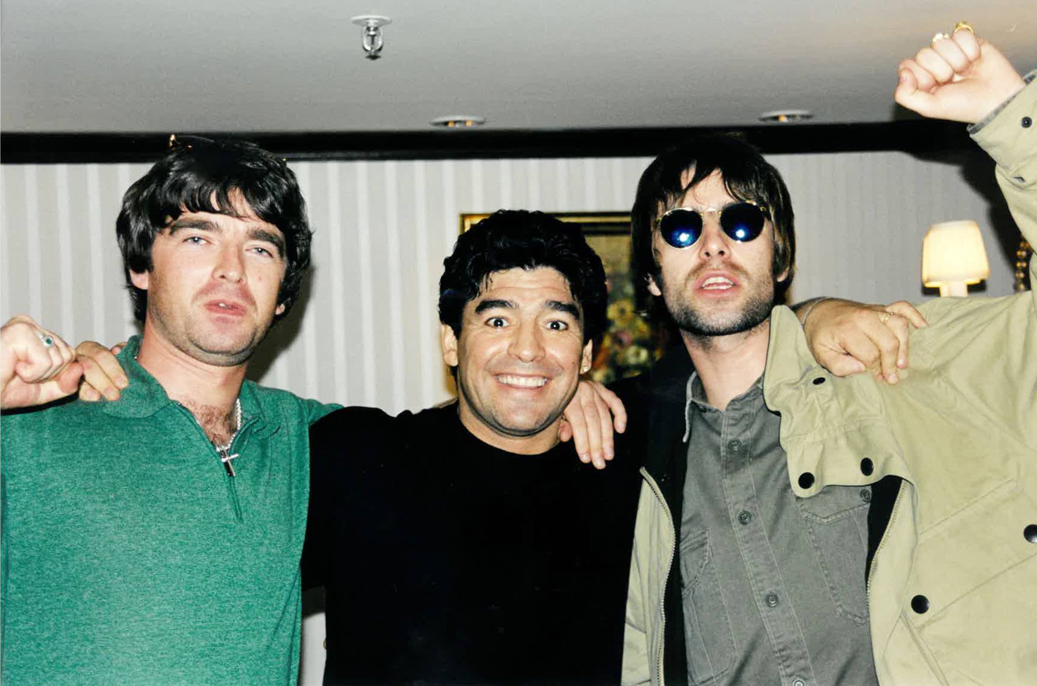 Por Twitter Liam Gallagher le insiste a su hermano Noel por la vuelta de Oasis