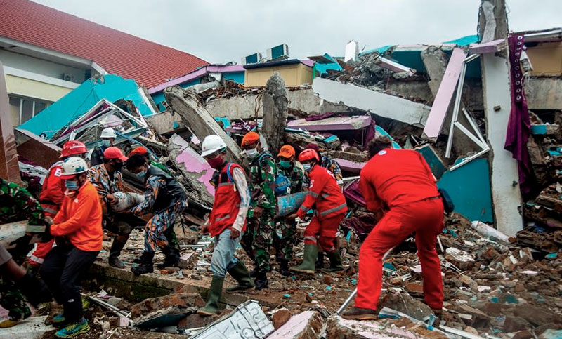 Asciende a 73 el número de víctimas fatales por el sismo en Indonesia