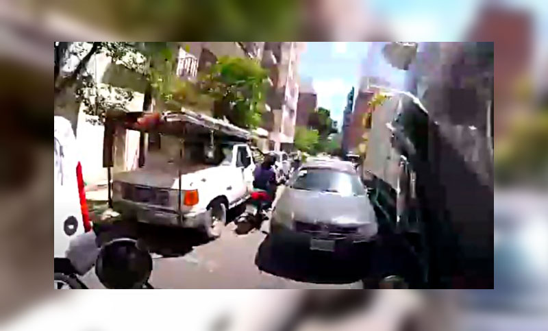 Motociclista que evadió a policías en el centro afrontará multa millonaria