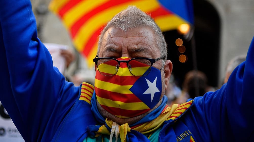 Con dispersión y sin mayoría, los catalanes eligen a su Parlamento