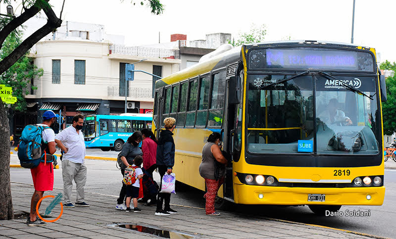 Usuarios del transporte urbano se quejaron por la suba del boleto y el reajuste de líneas